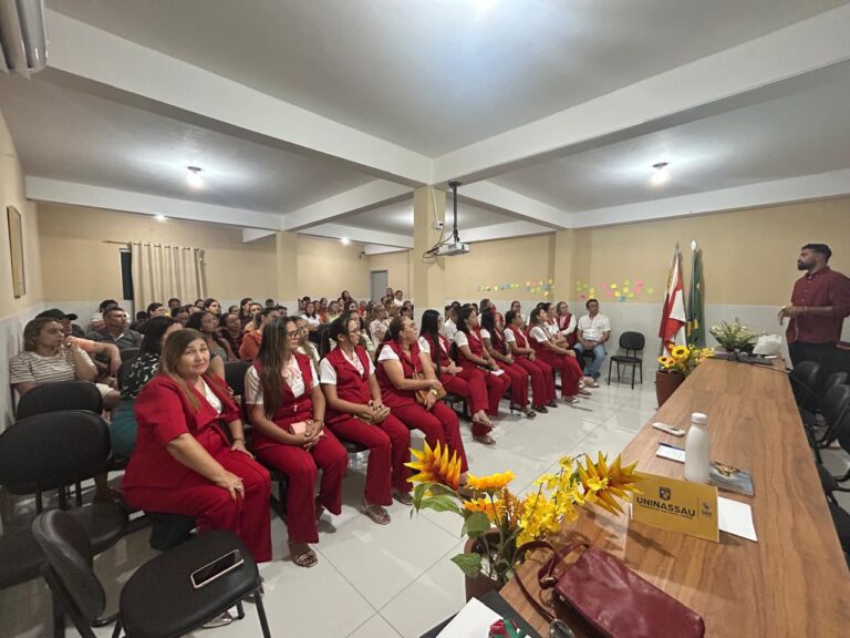Leia mais sobre o artigo Reunião de Pais, Mestres e Sistema Farias Brito / Formação com professores